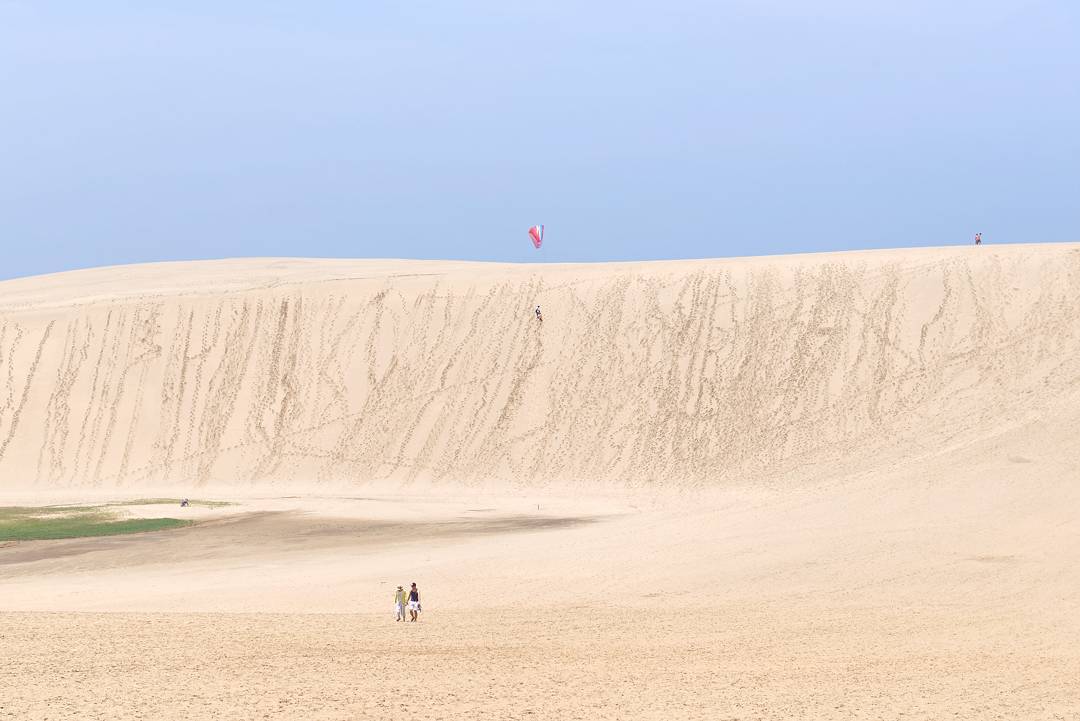 Shot of the #Tottori #sand #dunes from last year.  If you've already seen a real desert they might not be that impressive but it was pretty cool for me, particularly with the ocean just on the other side.  Best to go in the morning though, before the sun gets hot enough to bake you.. #Japan #sanddunes